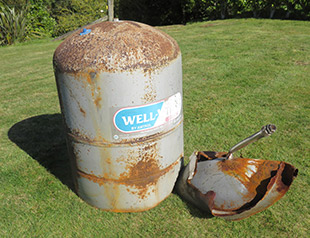 [image]damaged pressure cylinder. 