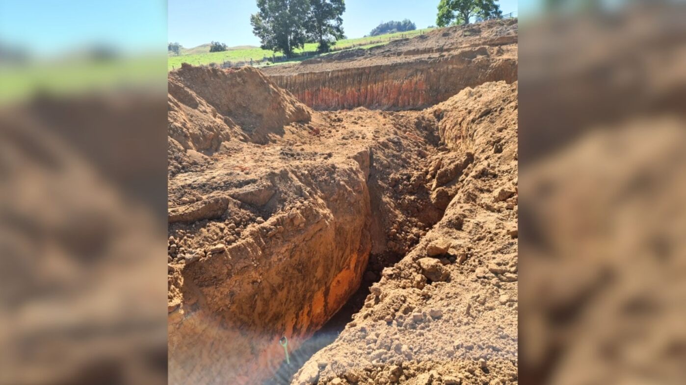 Worker Nearly Buried Alive In Trench Collapse Mirage News 9756