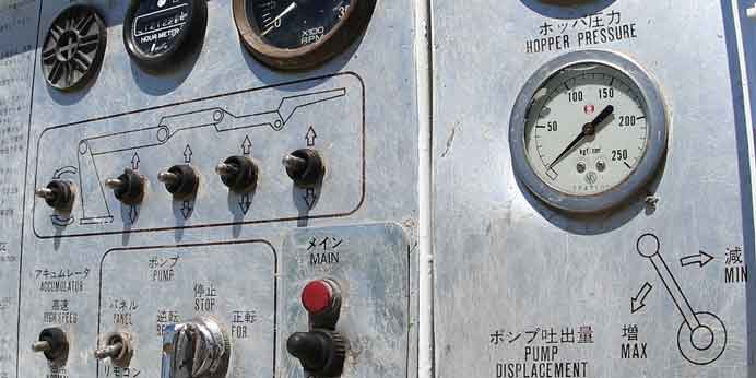 Protective structures on self-propelled mobile mechanical plant